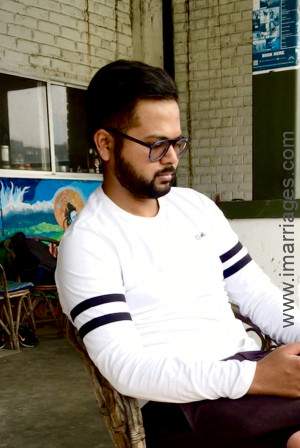 Matrimony Groom LDG8070420